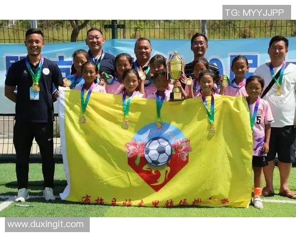 足球明星齐祝福高考学子勇攀高峰实现梦想